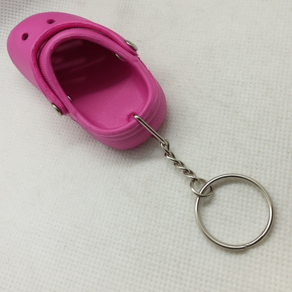 Mini Croc Keychain Dark Pink. Unisex - Picture 5 of 6